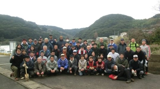 サイン設置作業は今年も大勢で