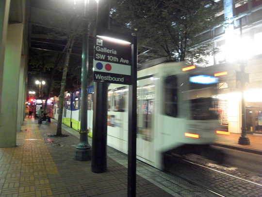 空港と市街地を繋ぐポートランド版路面電車、MAX LIGHTTRAIL
