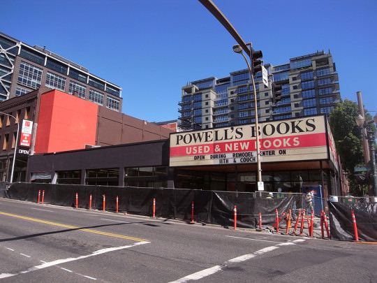 工事中のPOWELL'S BOOKS