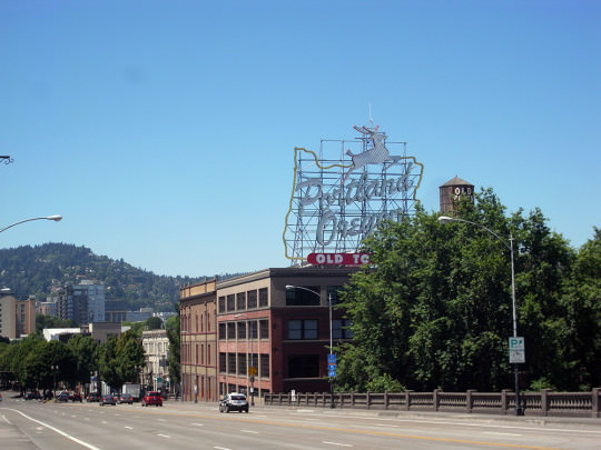 Burnside Bridgeから市街地を望む