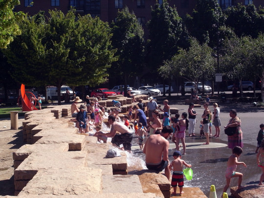 Jamison Square Parkで水遊び
